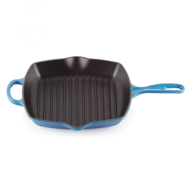 Le Creuset grill tiganj od livenog gvožđa - savršen dodatak vašoj kuhinji. Pripremite ukusne i zdrave obroke na svim površinama za kuvanje. French šarm i kvalitet za nezaboravne kulinarske doživljaje.