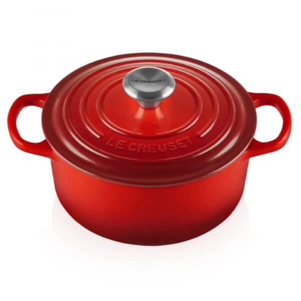 Le Creuset kaserola od livenog gvožđa, 20 cm, 2.4 l - savršen spoj tradicije i modernog kuvanja. Vrhunski kvalitet, ravnomerna raspodela toplote i lako čišćenje za ukusna i zdrava jela. Otkrijte čaroliju francuske kuhinje!