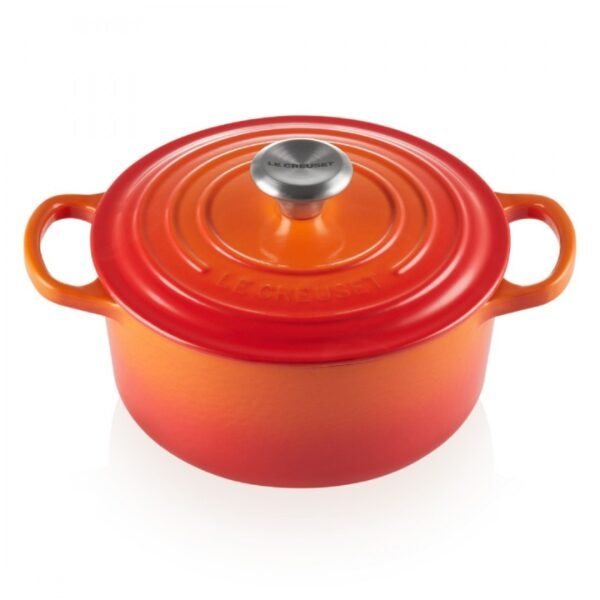 Le Creuset okrugla kaserola od livenog gvožđa - savršeno posuđe za ukusna i zdrava jela. Izuzetna izdržljivost, ravnomerna distribucija toplote i jednostavno održavanje. Poručite odmah!