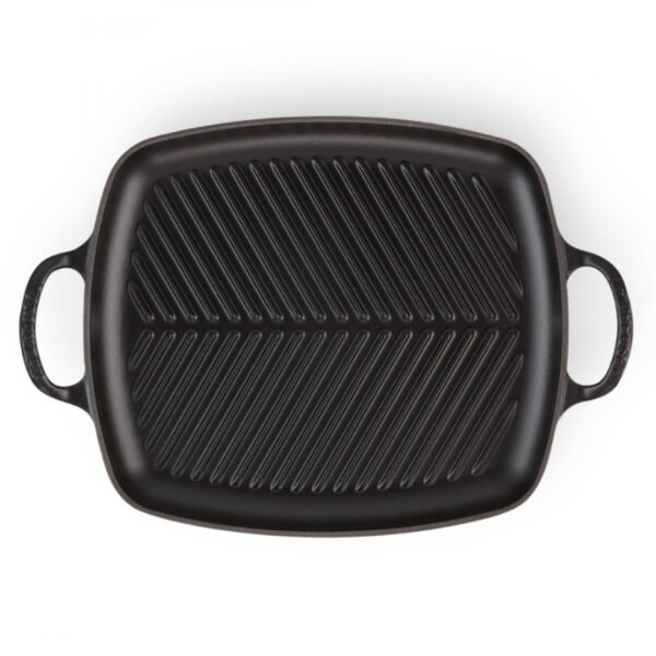 Le Creuset pravougaoni grill tiganj od livenog gvožđa, 30cm. Savršen za profesionalno kuvanje uz ravnomernu raspodelu toplote i autentične žlebove. Emajlirana unutrašnjost, francuski kvalitet, lako održavanje. Ulepšajte kuhinju i uživajte u kuvanju!