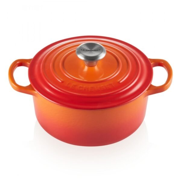 Le Creuset kaserola od livenog gvožđa, 2.4 l, 20 cm - savršen spoj tradicije i modernog kuvanja. Vrhunski kvalitet, trajnost i svestranost za pripremanje ukusnih jela.