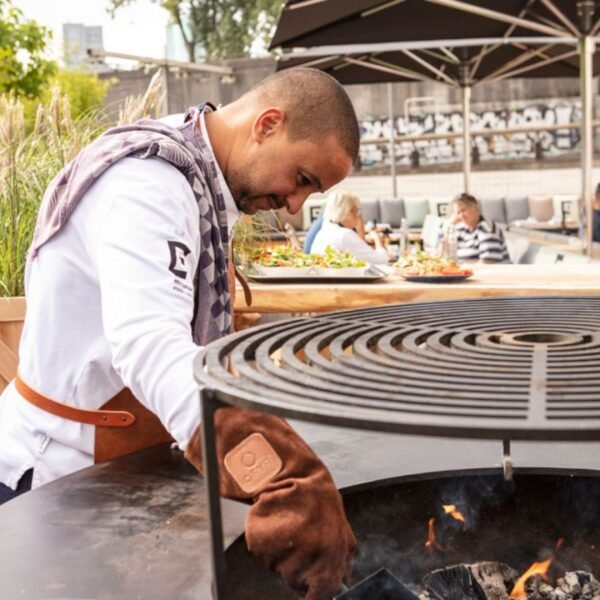 OFYR Grill Round XL - dvodelna rešetka za savršeno pečenje mesa. Visokokvalitetni materijali, ravnomerno pečenje i lako održavanje. Unapredite roštiljanje i impresionira